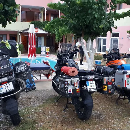 帕姆克列酒店 3*